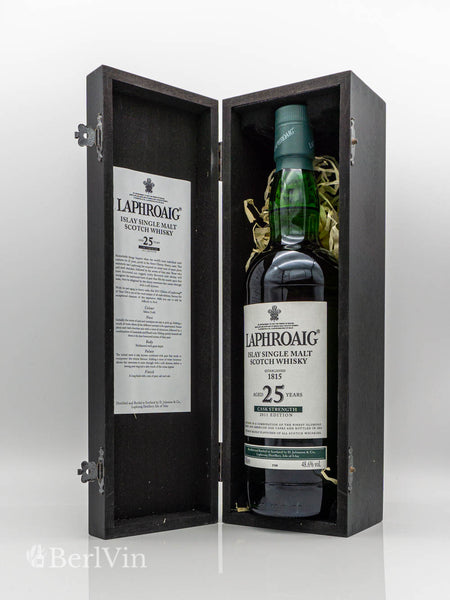 Whisky Verpackung geöffnet Laphroaig Cask Strenght Erfolg 25 Jahre Islay Single Malt Whisky Frontansicht