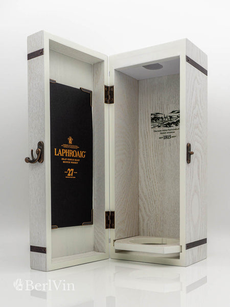 Whisky Verpackung geöffnet Laphroaig 27 Jahre Islay Single Malt Scotch Whisky Frontansicht