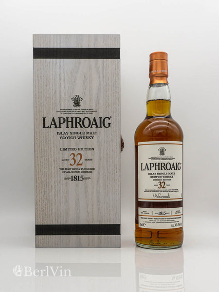 Whisky Laphroaig 32 Jahre Islay Single Malt Scotch Whisky mit Verpackung Frontansicht