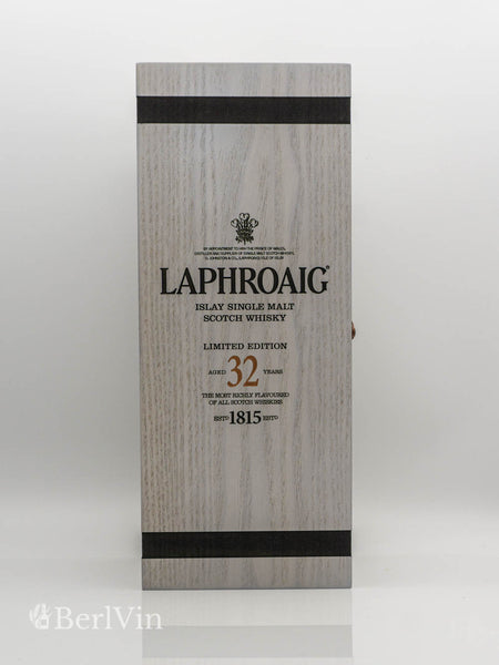 Whisky Verpackung Laphroaig 32 Jahre Islay Single Malt Scotch Whisky Frontansicht